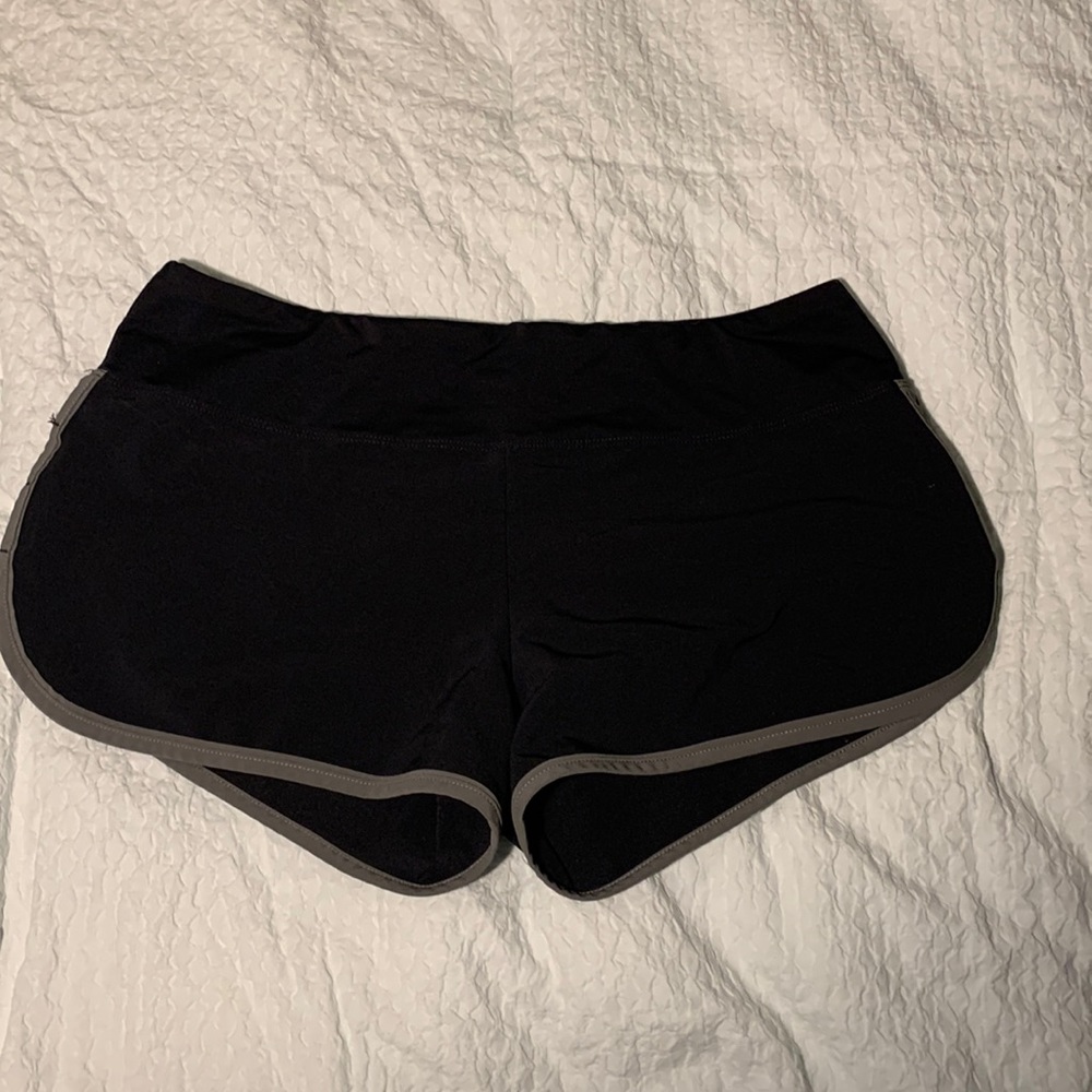 ASICS running short